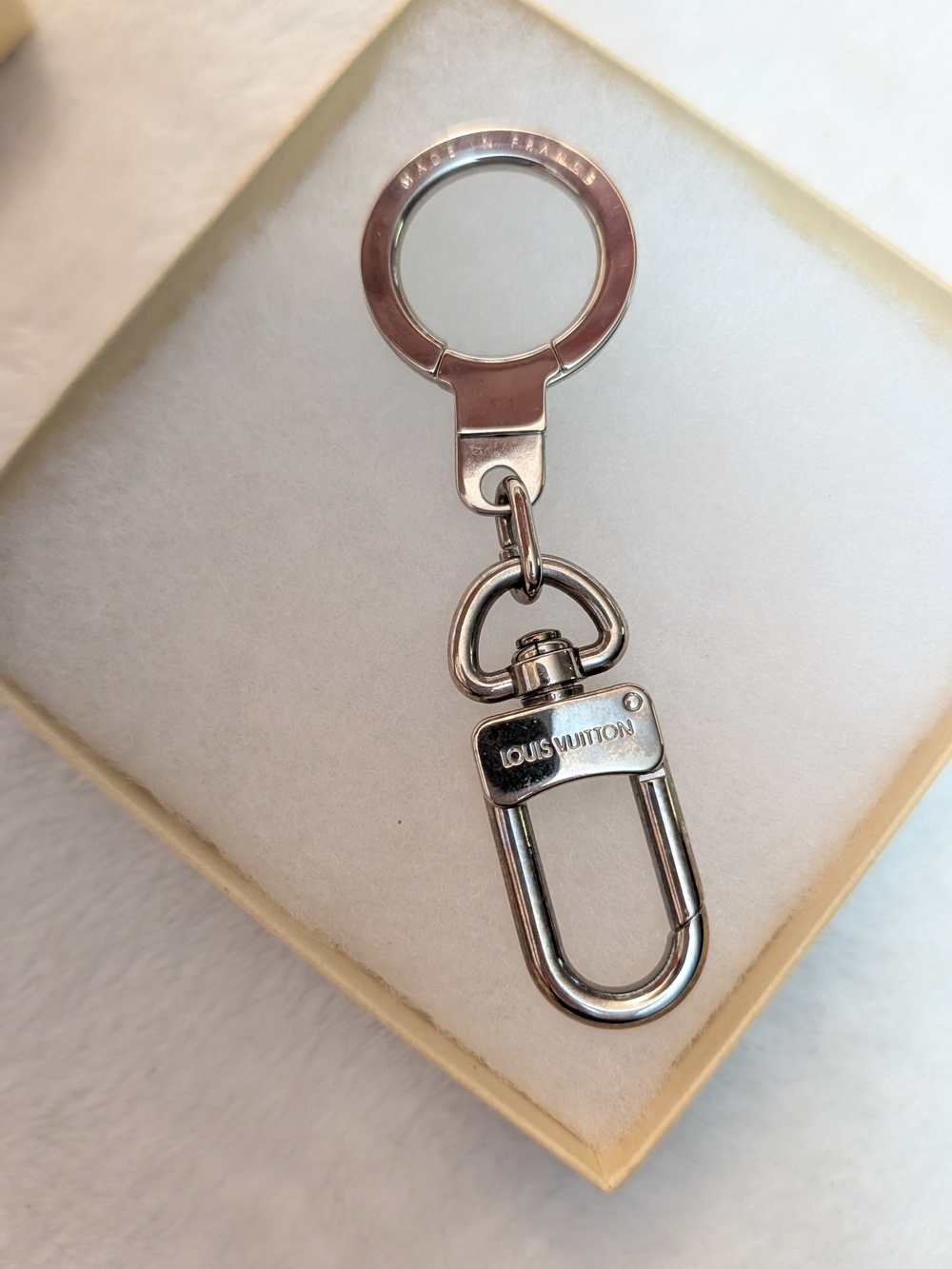 LOUIS VUITTON Anokle Key Ring Silver with COA M62693